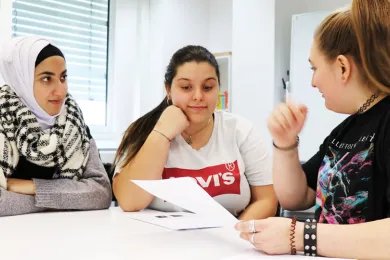 Check-in Schülerinnen im Unterricht