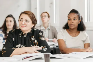 Kursteilnehmende im Unterricht
