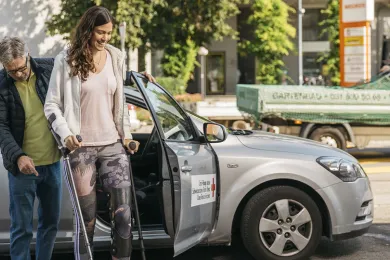 Der Fahrdienst des Roten Kreuzes bringt Sie sicher zum Arzt oder in die Therapie und wieder zurück