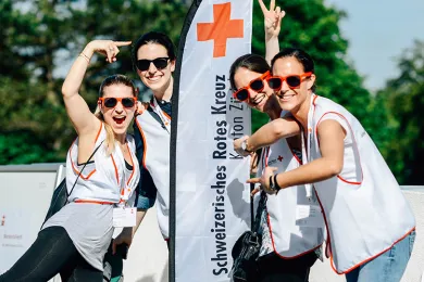 Jugendrotkreuz draussen Titelbild