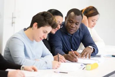 Pflegehelfende SRK während des Unterrichts