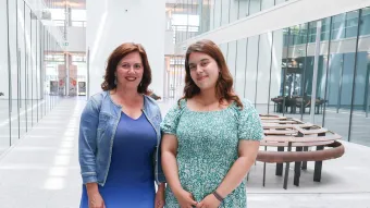 Prof. Dr. Agnes Leu und Young Carer Sarah Ferjani 