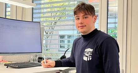Alexis Kubli, Zivildienstleistender beim Rotkreuz-Fahrdienst, am Arbeitsplatz