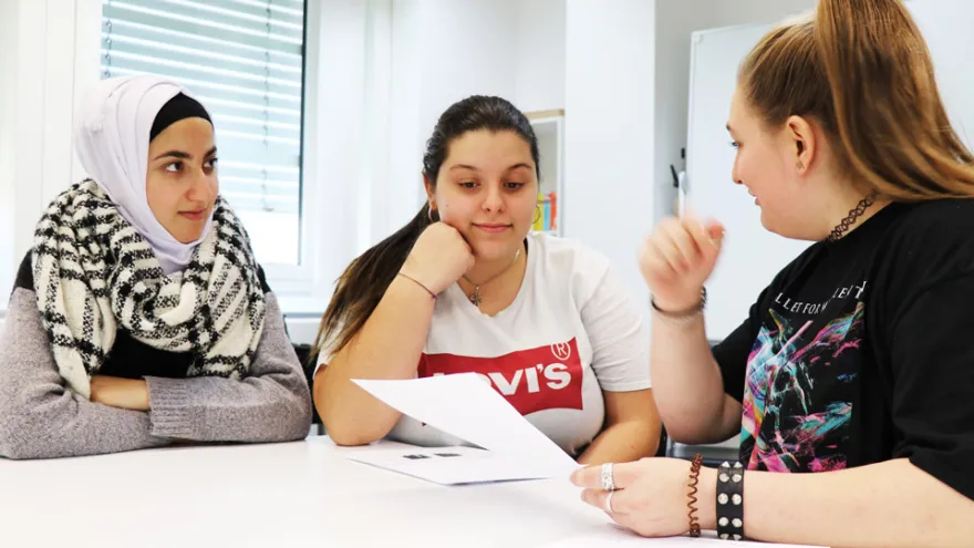 Check-in Schülerinnen im Unterricht