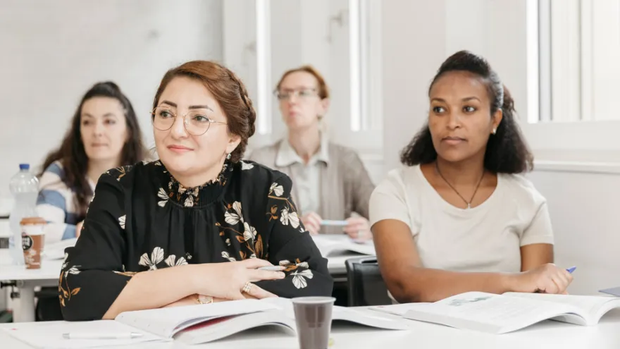 Kursteilnehmende im Unterricht