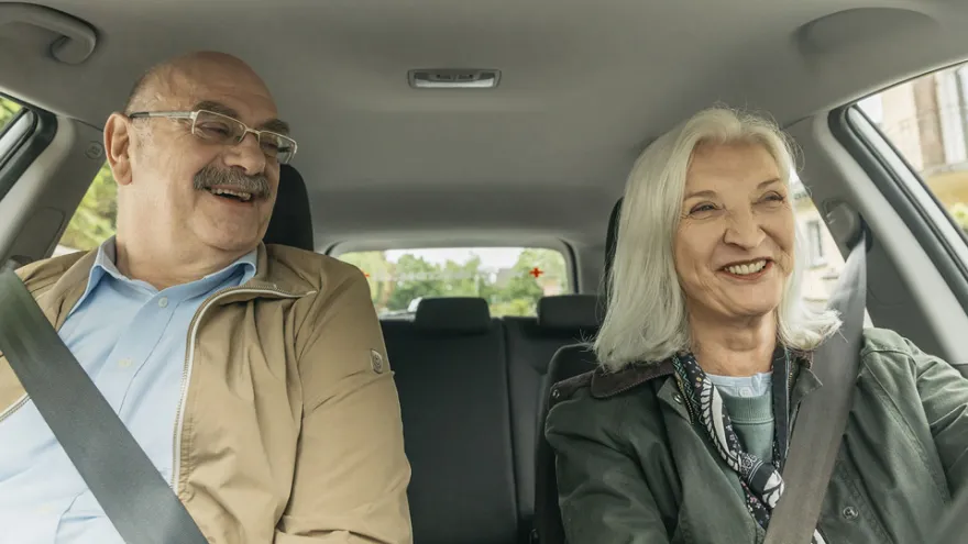 Der Fahrdienst des Roten Kreuzes bringt Sie sicher zum Arzt oder Therapie und wieder zurück