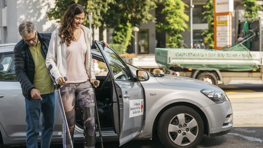 Der Fahrdienst des Roten Kreuzes bringt Sie sicher zum Arzt oder in die Therapie und wieder zurück