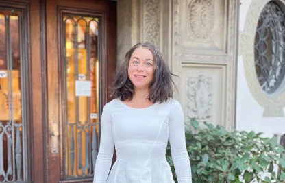 Eine Betreuerin des Angebots Kinderbetreuung zu Hause